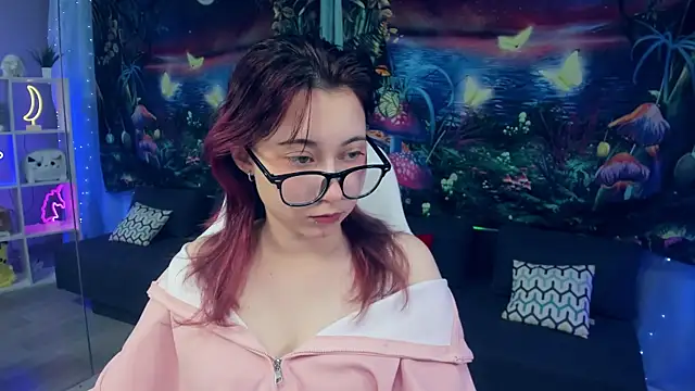 ClaraParks online show from November 26, 2025, 6:41 pm