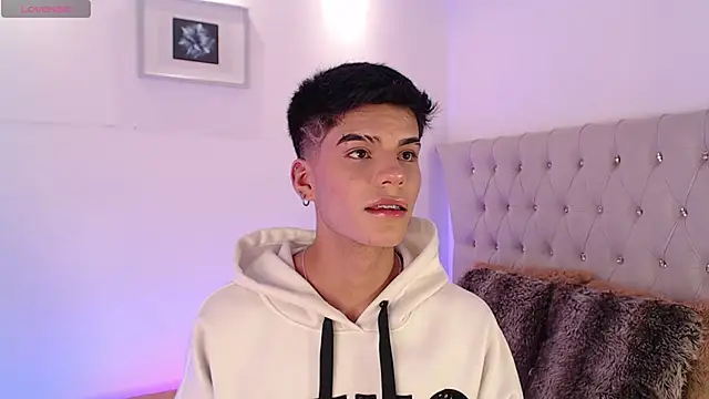 Dulcey  online show from November 8, 2025, 4:49 am