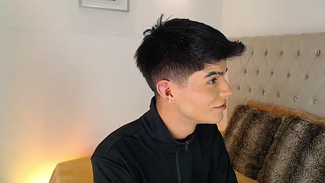 Dulcey  online show from October 4, 2025, 4:25 am