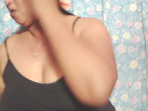 hotolivia34 online show from December 14, 2025, 12:11 pm