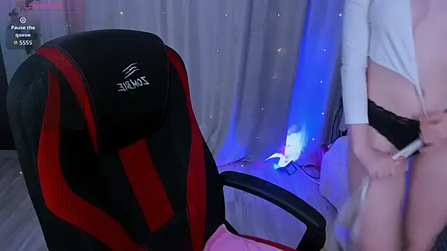 EllaBloom online show from September 17, 2025, 2:30 pm