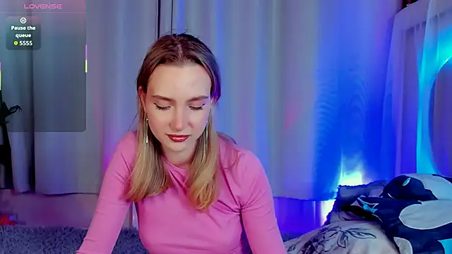 EllaBloom online show from November 30, 2025, 2:40 pm