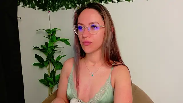 EvaBllake online show from April 22, 2026, 5:25 am