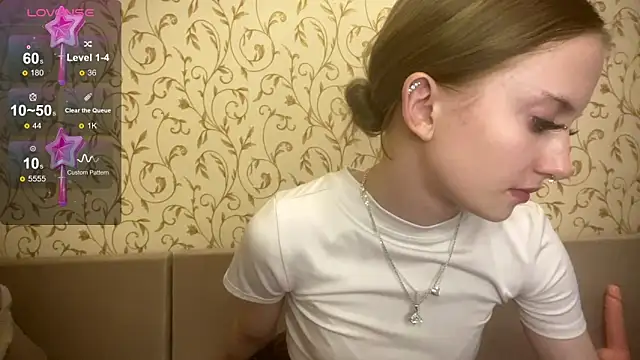 kittywithu online show from September 17, 2025, 4:53 pm