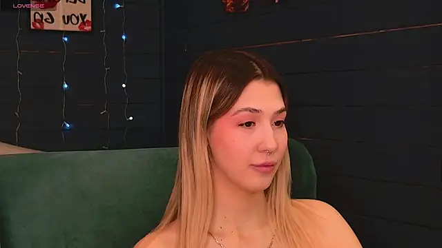 Bella svon online show from April 12, 2026, 8:28 am