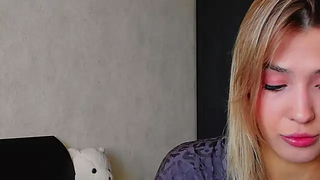 Bella svon online show from July 23, 2026, 8:00 am