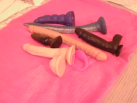 kimTgirl online show from January 17, 2026, 12:09 pm