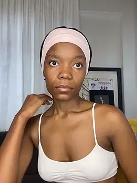 Snapshot of prettydollyy chatting on March 6, 2026, 7:25 am prettydollyy online show from March 6, 2026, 7:25 am