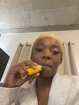 prettydollyy online show from July 27, 2026, 12:34 pm