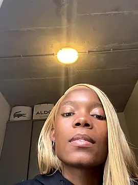 Snapshot of prettydollyy chatting on March 18, 2026, 7:44 am prettydollyy online show from March 18, 2026, 7:44 am