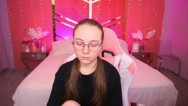 ArrinaWairr online show from February 12, 2026, 9:09 am