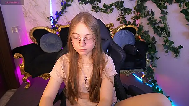 ArrinaWairr online show from September 15, 2025, 7:31 am