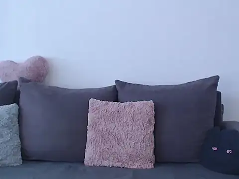 RoxanneLiss online show from October 17, 2025, 12:18 pm