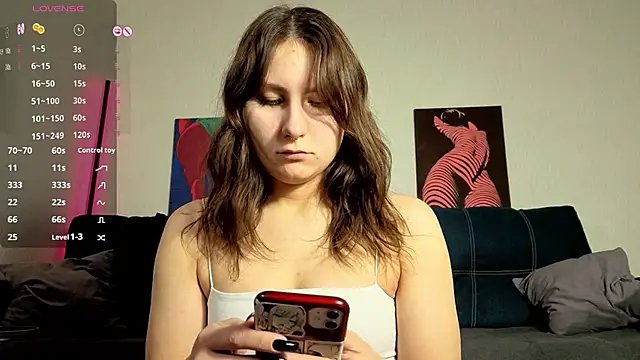 Snapshot of TrixiBell chatting on March 4, 2026, 4:31 am TrixiBell online show from March 4, 2026, 4:31 am