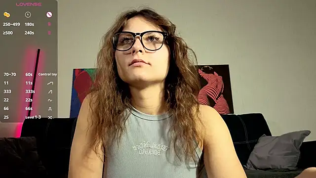 TrixiBell online show from October 3, 2025, 4:14 am