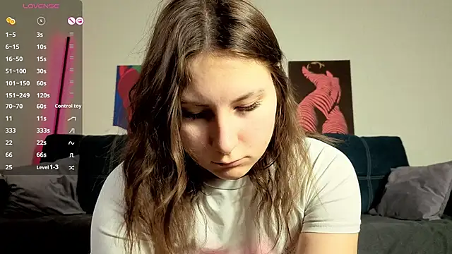 Snapshot of TrixiBell chatting on March 17, 2026, 4:48 am TrixiBell online show from March 17, 2026, 4:48 am