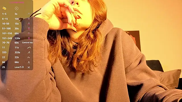 Snapshot of TrixiBell chatting on February 5, 2026, 5:25 am TrixiBell online show from February 5, 2026, 5:25 am