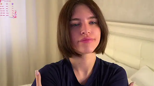 EleneButton online show from April 28, 2026, 1:15 am