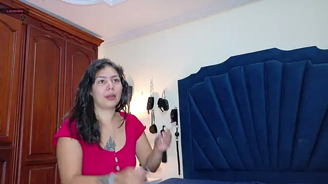 RoxyandAron2 online show from May 3, 2026, 12:09 pm