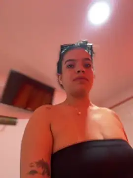 JuanitaMore01 online show from May 7, 2026, 8:34 pm