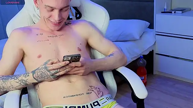 callmealexthx online show from February 11, 2026, 3:34 pm