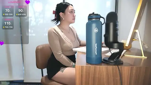 yuzhara online show from October 20, 2025, 1:55 pm