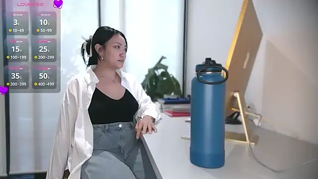 yuzhara online show from September 25, 2025, 3:18 pm