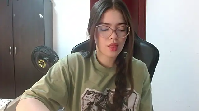 Valentina2390 online show from June 20, 2026, 1:21 am