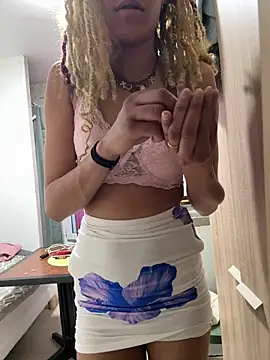 sexentrevoisin online show from March 7, 2026, 5:40 pm