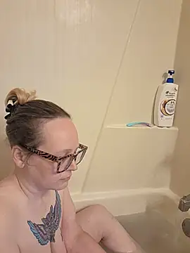 Snapshot of tigolebitties chatting on June 10, 2026, 2:57 am tigolebitties online show from June 10, 2026, 2:57 am