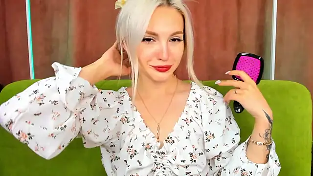 LisaFoxyMe online show from October 8, 2025, 8:27 am