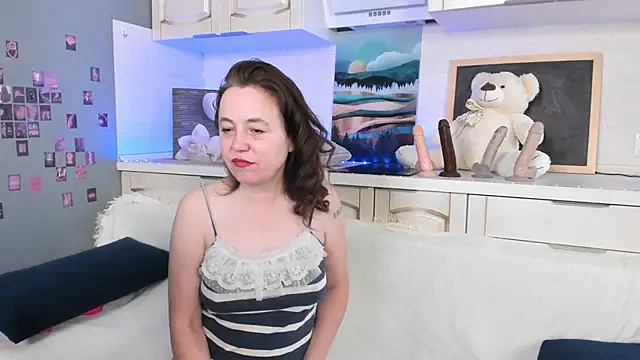 Kira Adler online show from May 3, 2026, 2:05 am