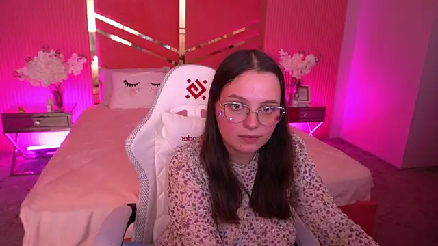 SophieDreamss online show from September 13, 2025, 7:58 pm