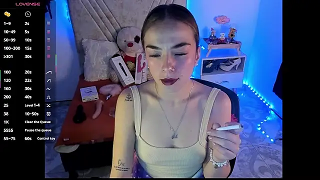 Snapshot of Mia_Victoria22 chatting on July 17, 2026, 2:20 am Mia Victoria22 online show from July 17, 2026, 2:20 am