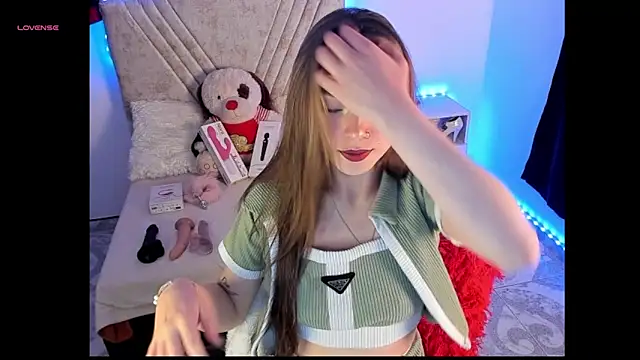 Snapshot of Mia_Victoria22 chatting on May 8, 2026, 2:37 am Mia Victoria22 online show from May 8, 2026, 2:37 am