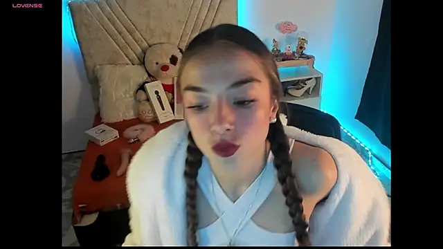 Snapshot of Mia_Victoria22 chatting on July 24, 2026, 2:18 am Mia Victoria22 online show from July 24, 2026, 2:18 am