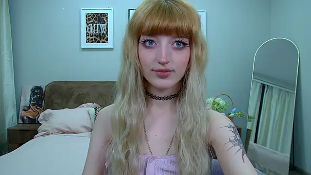 MistyMarlo online show from April 25, 2026, 5:43 pm