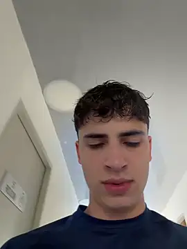 AdrianRinaldi online show from February 5, 2026, 8:04 pm