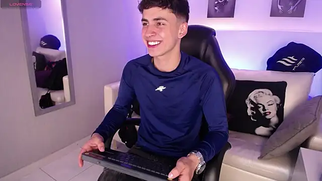 AdrianRinaldi online show from September 12, 2025, 7:57 pm