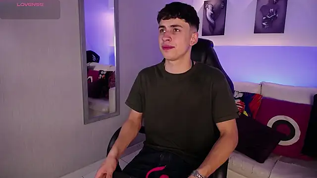 AdrianRinaldi online show from September 11, 2025, 9:04 pm