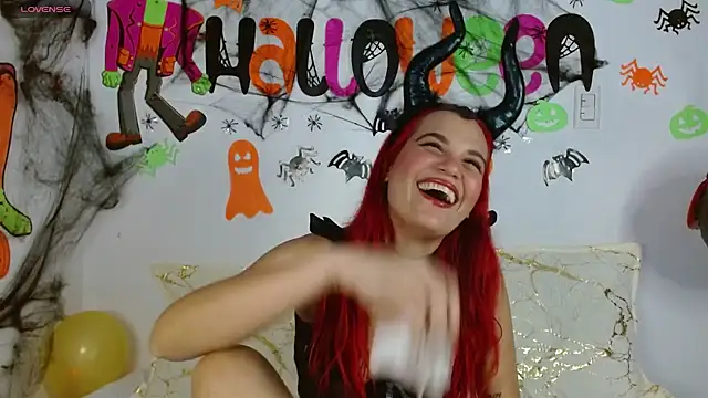 Carolinagarcia12345 online show from November 6, 2025, 6:50 am