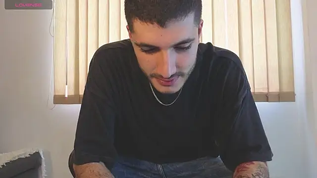 Snapshot of Rafael_Mendezz chatting on June 2, 2026, 8:20 pm Rafael Mendezz online show from June 2, 2026, 8:20 pm
