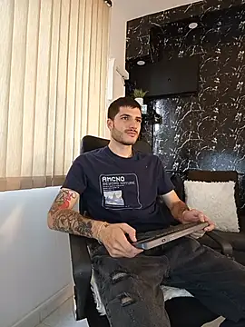 Snapshot of Rafael_Mendezz chatting on July 6, 2026, 8:22 pm Rafael Mendezz online show from July 6, 2026, 8:22 pm