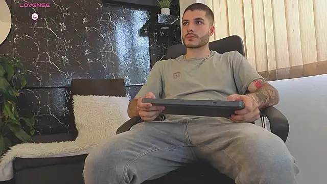 Snapshot of Rafael_Mendezz chatting on July 31, 2026, 8:28 pm Rafael Mendezz online show from July 31, 2026, 8:28 pm