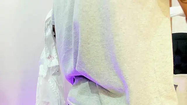 Hisoka 011 online show from February 5, 2026, 7:21 pm