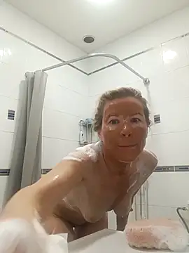 Julia Giulia online show from November 16, 2025, 2:16 am