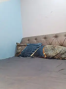 Julia Giulia online show from November 24, 2025, 2:06 pm