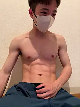 Yuma0718 online show from May 17, 2026, 1:33 pm