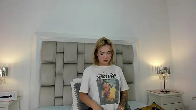 Snapshot of frehia_dimou chatting on February 19, 2026, 12:02 pm frehia dimou online show from February 19, 2026, 12:02 pm