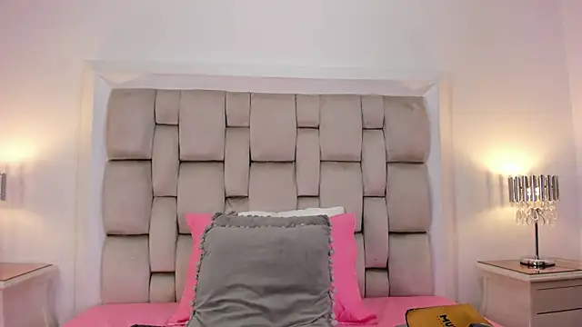 Snapshot of frehia_dimou chatting on February 24, 2026, 11:22 am frehia dimou online show from February 24, 2026, 11:22 am